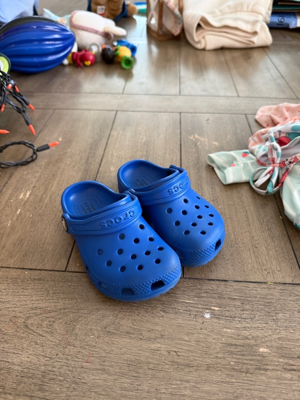CROCS Kids Classic Clog in Bright Blue